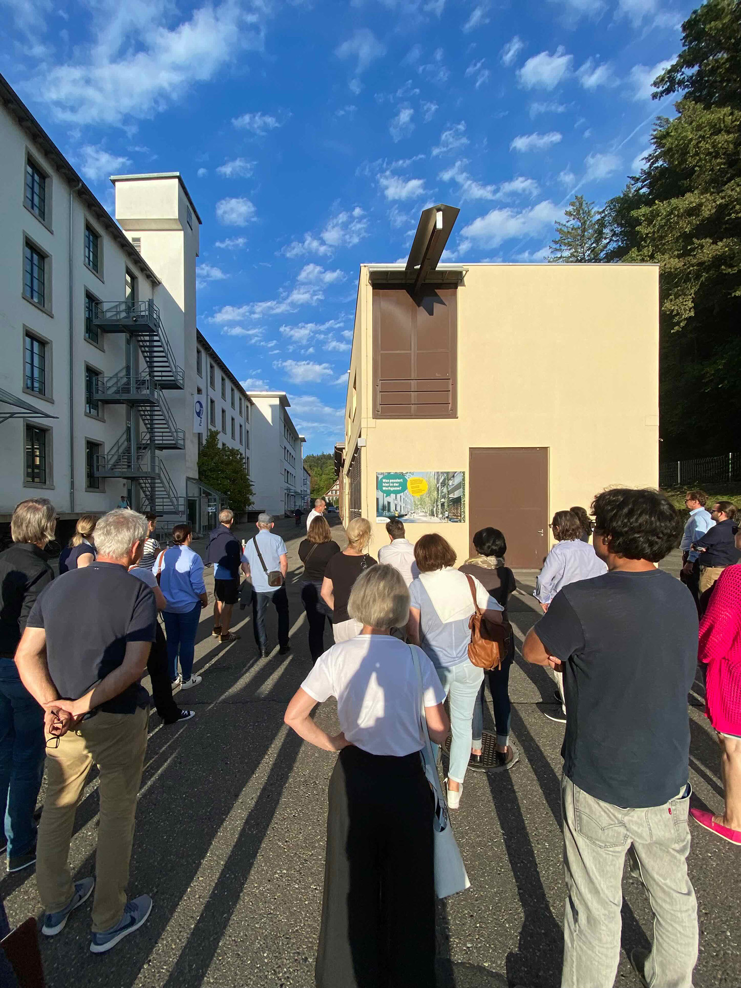 Die Bevölkerung in Baar von der Weiterentwicklung des Spinni-Areals überzeugen.